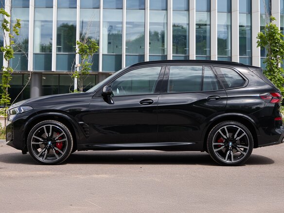 2025 BMW X5 40i IV (G05/G18) Рестайлинг, чёрный, 13490000 рублей - вид 2