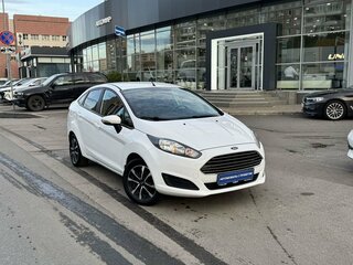 2015 Ford Fiesta Mk6 Рестайлинг, белый, 620000 рублей, вид 3