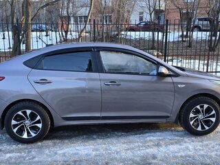 2019 Hyundai Solaris II, серый, 950000 рублей, вид 3