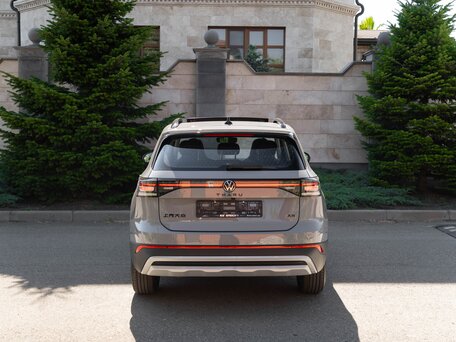 2026 Volkswagen Tharu XR, серый, 2104000 рублей, вид 4