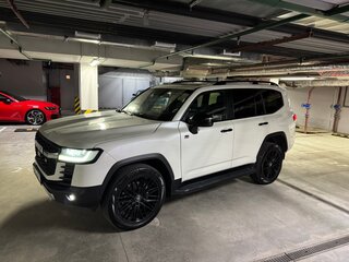 2021 Toyota Land Cruiser 300 Series, белый, 7500000 рублей, вид 4