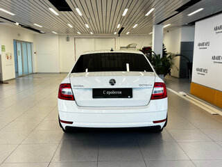 2018 Skoda Octavia III (A7) Рестайлинг, белый, 1150000 рублей, вид 4