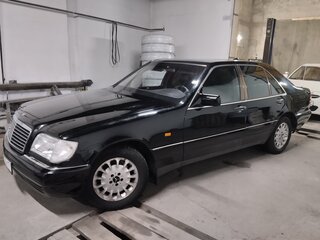 1995 Mercedes-Benz S-Класс 420 III (W140) Рестайлинг, чёрный, 1000000 рублей, вид 2
