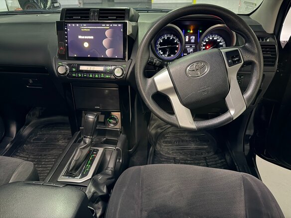 2014 Toyota Land Cruiser Prado 4-speed 150 Series Рестайлинг 1, чёрный, 3000000 рублей - вид 17