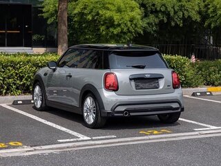 2022 Mini Hatch Cooper III (F55/F56) Рестайлинг 2, серый, 1800000 рублей, вид 4