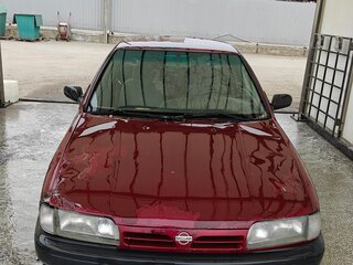 1992 Nissan Primera I (P10), красный, 100000 рублей, вид 1