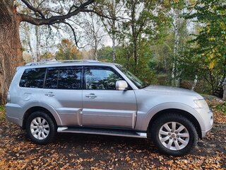 2011 Mitsubishi Pajero IV Рестайлинг 1, серебристый, 1800000 рублей, вид 2