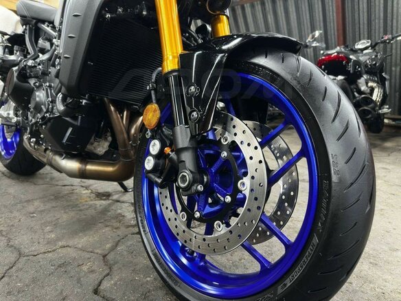 2023 Yamaha MT-09 (FZ-09), серебристый, 1150000 рублей - вид 32