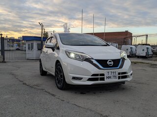 2018 Nissan Note e-Power II Рестайлинг, белый, 1440000 рублей, вид 4