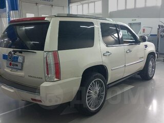 2011 Cadillac Escalade III, белый, 2200000 рублей, вид 2