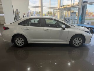 2022 Toyota Corolla XII (E210), белый, 1945000 рублей, вид 4