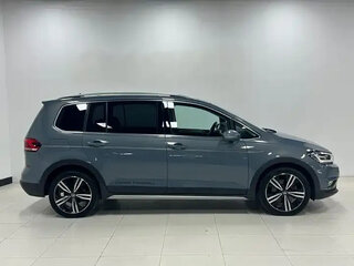 2022 Volkswagen Touran L II, серый, 1840000 рублей, вид 4