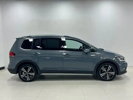 2022 Volkswagen Touran L II, серый, 1840000 рублей, вид 4