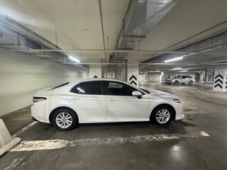 2020 Toyota Camry VIII (XV70), белый, 2670000 рублей, вид 2
