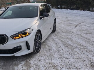 2022 BMW 1 серии 118i III (F40), белый, 2150000 рублей, вид 1