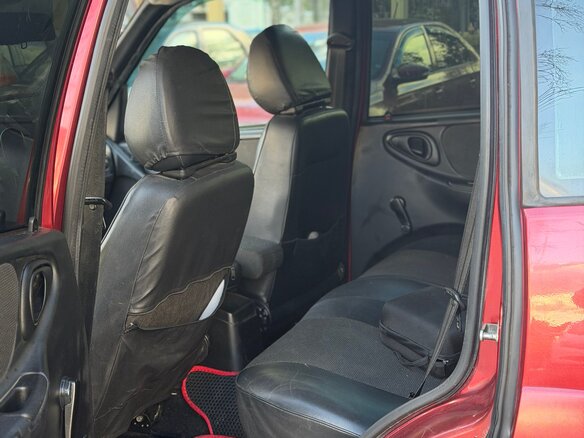 2011 Chevrolet Niva I Рестайлинг, красный - вид 9