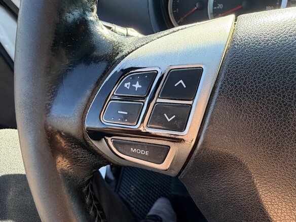 2014 Mitsubishi L200 IV Рестайлинг, белый, 1800000 рублей - вид 16