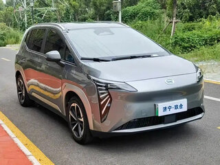 2025 Aion Y Plus 58.9 kWh, серебристый, 1448069 рублей, вид 3