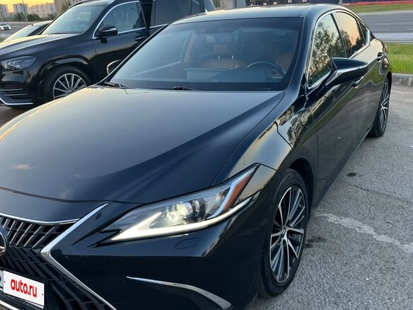 2022 Lexus ES 250 VII Рестайлинг, чёрный - вид 3