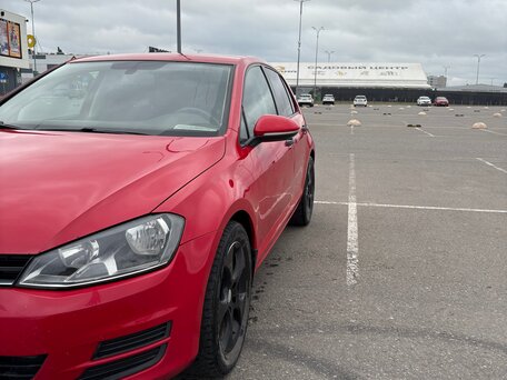 2014 Volkswagen Golf VII, красный, 860000 рублей, вид 1