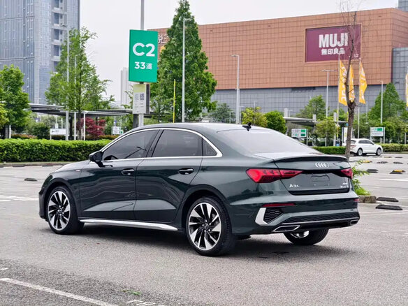 2023 Audi A3 35 TFSI IV (8Y), зелёный, 2250000 рублей - вид 4