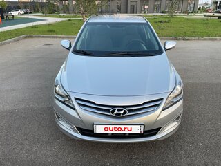 2016 Hyundai Solaris I Рестайлинг, серебристый, 870000 рублей, вид 3