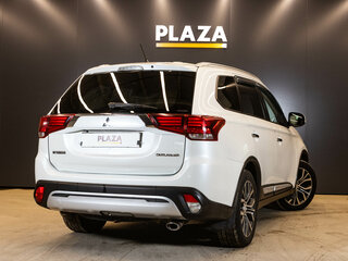 2015 Mitsubishi Outlander III Рестайлинг 2, белый, 1579000 рублей, вид 4