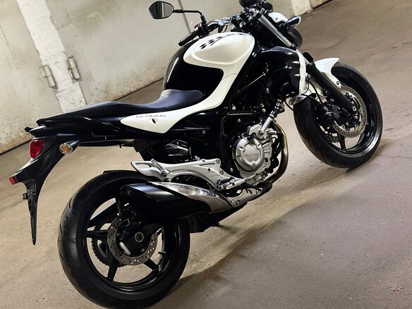 2013 Suzuki SFV 650 Gladius, белый, 480000 рублей - вид 5