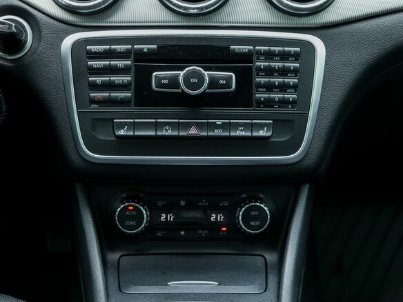 2014 Mercedes-Benz CLA 200 I (C117, X117), фиолетовый, 1420000 рублей - вид 21