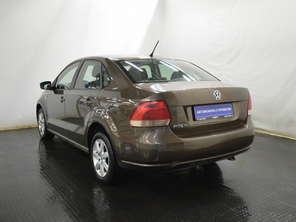 2015 Volkswagen Polo V, коричневый - вид 6