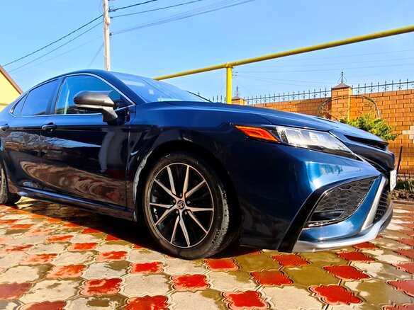 2021 Toyota Camry US Market VIII (XV70) Рестайлинг, синий, 2750000 рублей - вид 2
