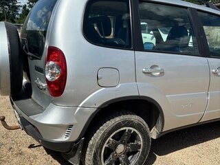 2013 Chevrolet Niva I Рестайлинг, серебристый, 400000 рублей, вид 4