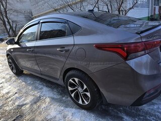 2019 Hyundai Solaris II, серый, 950000 рублей, вид 4