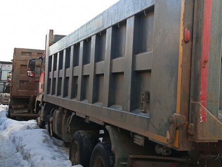 2022 Sinotruk Howo ZZ3327, красный, 4500000 рублей, вид 5
