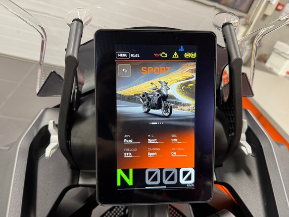2025 KTM 1390 Super Adventure, оранжевый - вид 9