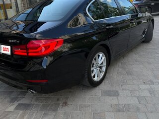 2017 BMW 5 серии 520d VII (G30/G31/G38), чёрный, 3600000 рублей, вид 5