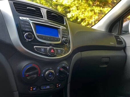 2014 Hyundai Solaris I, фиолетовый, 870000 рублей, вид 4