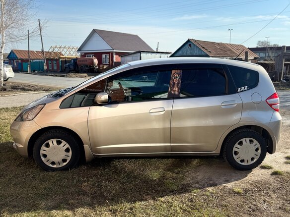 2009 Honda Fit II, серый, 850000 рублей - вид 4