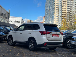 2015 Mitsubishi Outlander III Рестайлинг 2, белый, 1699000 рублей, вид 3