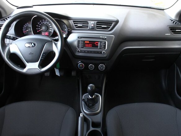 2017 Kia Rio III Рестайлинг, белый, 920000 рублей - вид 15