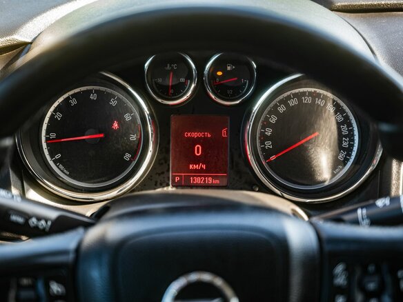 2013 Opel Astra J Рестайлинг, красный, 700000 рублей - вид 18