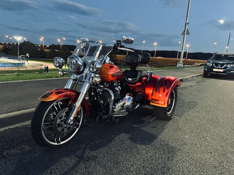 2020 Harley-Davidson Freewheeler, красный, 4250000 рублей, вид 1
