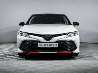 2020 Toyota Camry VIII (XV70), белый, 2870000 рублей, вид 2