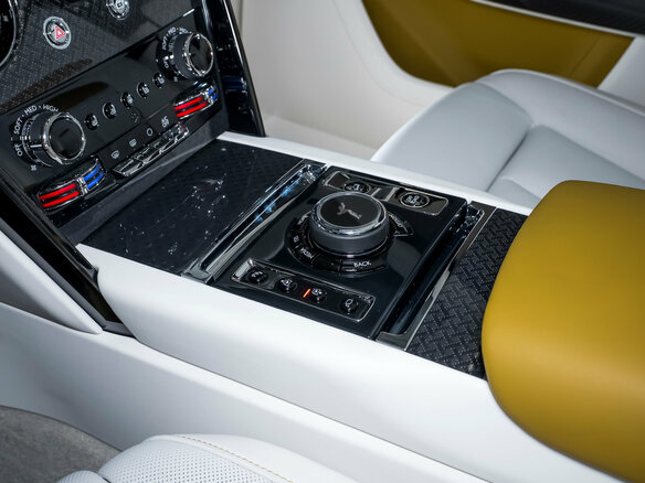 2025 Rolls-Royce Cullinan Black Badge I Рестайлинг (Series II), чёрный, 72000000 рублей - вид 21