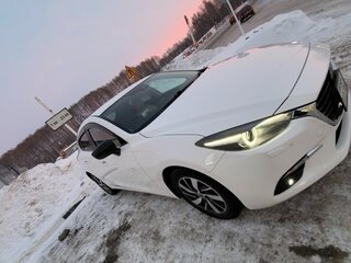 2019 Mazda Axela III Рестайлинг, белый, 1880000 рублей, вид 3