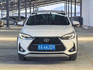 2022 Toyota Yaris L XP150 Рестайлинг, белый, 1100000 рублей, вид 2