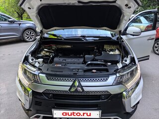2018 Mitsubishi Outlander III Рестайлинг 3, белый, 2370000 рублей, вид 2
