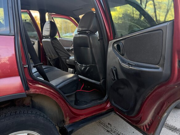 2011 Chevrolet Niva I Рестайлинг, красный - вид 7