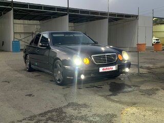 1999 Mercedes-Benz E-Класс 200 II (W210, S210) Рестайлинг, чёрный, 450000 рублей, вид 2