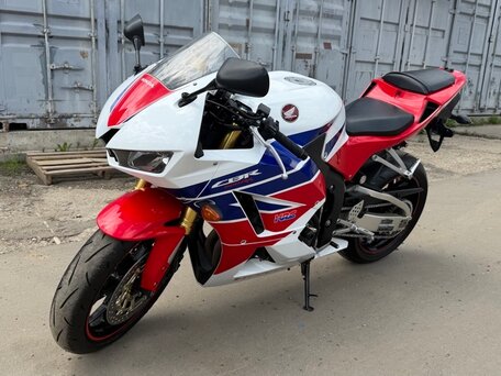 2017 Honda CBR 600RR, красный, 889000 рублей, вид 1